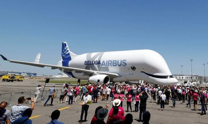 Aviones más raros del mundo - Parking del Aeropuerto